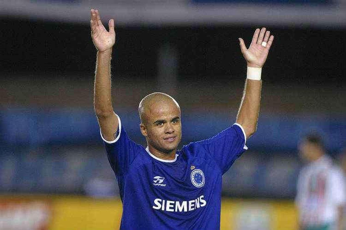 Ruy Cabeo: jogou no Amrica entre 2000 e 2001 e no Cruzeiro em 2002, 2003 e 2005