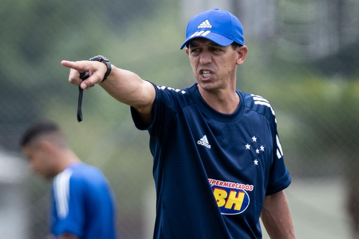 Equipe sub-20 do Cruzeiro treinou com novas camisas em preparação para a Copa São Paulo