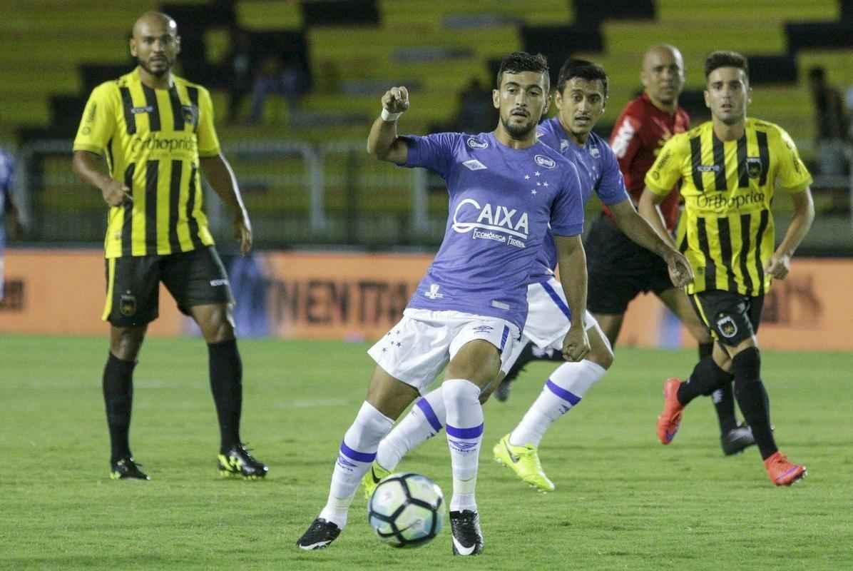 Imagens do jogo entre Volta Redonda e Cruzeiro, pela Copa do Brasil, no Estdio Raulino de Oliveira