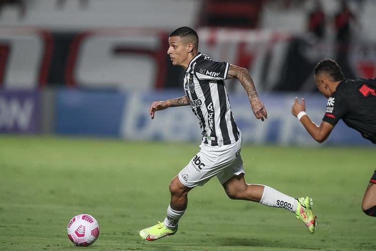 Veja as fotos do confronto entre Atlético-GO e Atlético, no estádio Antônio Accioly, em Goiânia, pela 27ª rodada da Série A do Brasileirão.