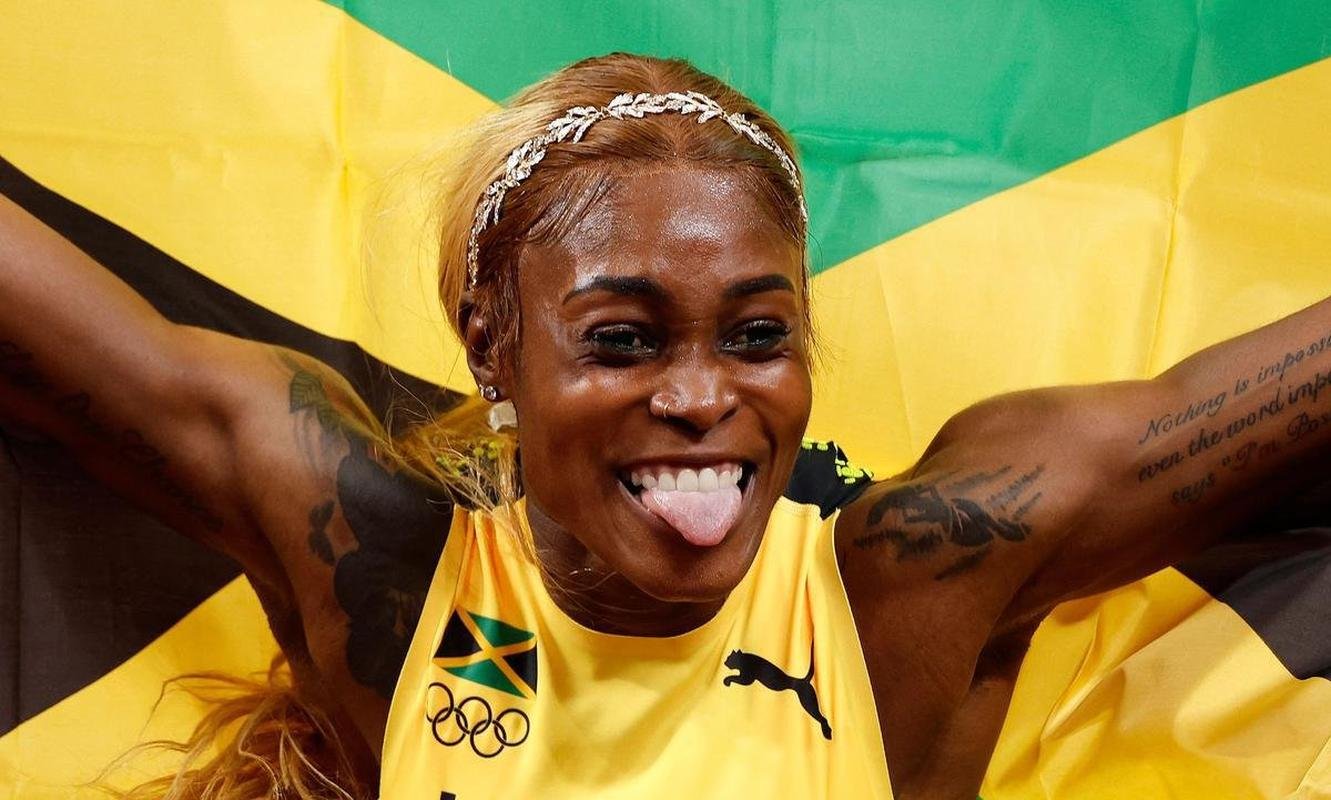 Fotos espetaculares da vitria da jamaicana Elaine Thompson-Herah nos 100m rasos dos Jogos Olmpicos de Tquio com o tempo de 10s61. A velocista quebrou o recorde olmpico e comandou o pdio jamaicano ao lado de Ann Fraser-Pryce, prata, e Shericka Jackson, bronze.