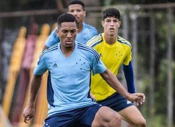 Atacante afirmou que a equipe celeste pode surpreender as pessoas que colocam a Raposa na briga pelo meio da tabela ou até mesmo contra o rebaixamento