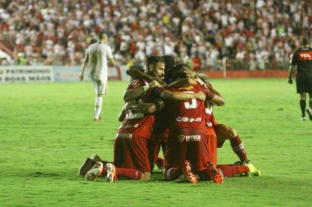 Com casa cheia, Timbu fez a antepenúltima rodada da primeira fase da Série C dentro dos Aflitos