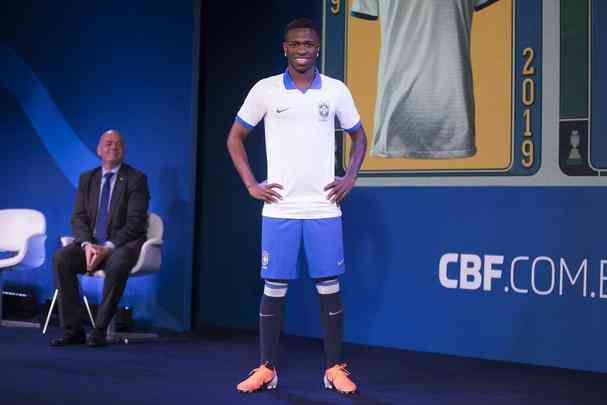 Novos uniformes foram apresentados nesta tera-feira pela Confederao Brasileira de Futebol (CBF)