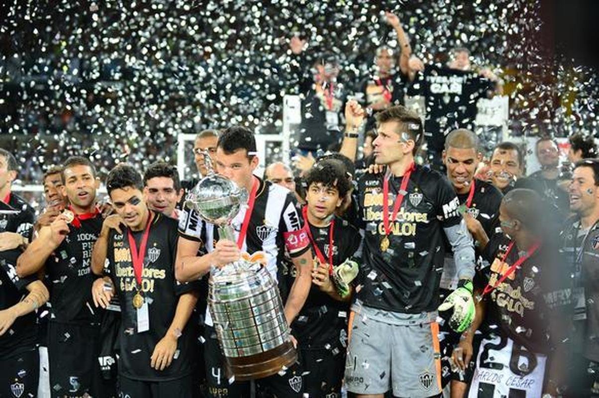 Capito Rver ergue a taa de campeo da Libertadores do Atltico