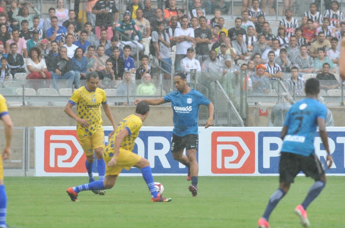 Fotos do 'Game of Dreams', jogo festivo dos Amigos do Ronaldinho contra os Amigos do Penta