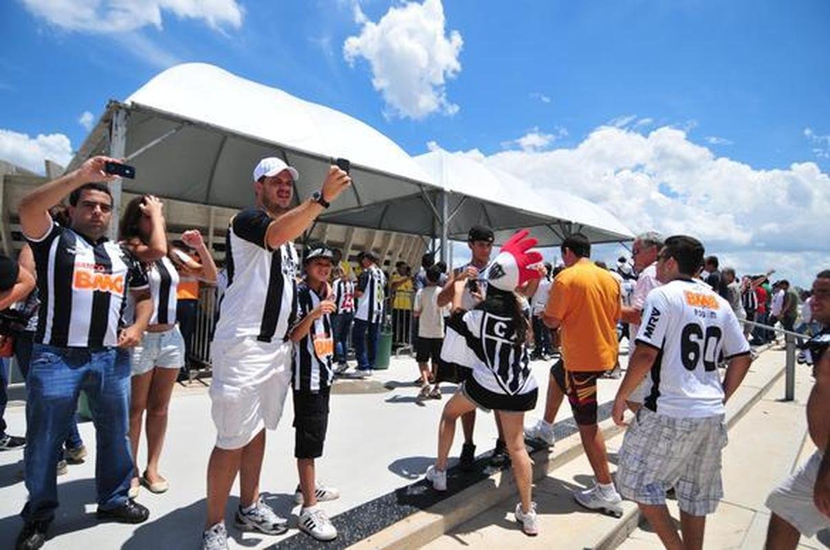 Torcida do Atltico chega ao Mineiro 