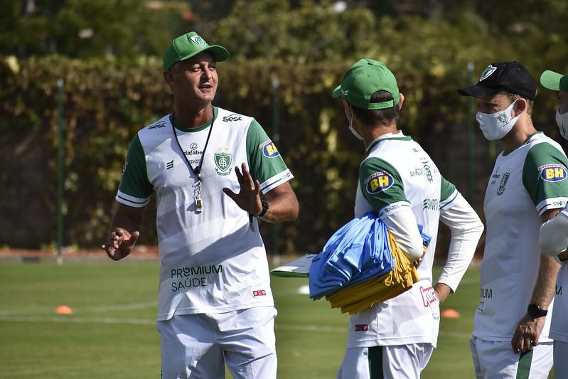 Amrica treinou no CT Lanna Drumond, na manh desta quinta-feira (29), visando o clssico contra o Cruzeiro no prximo domingo.