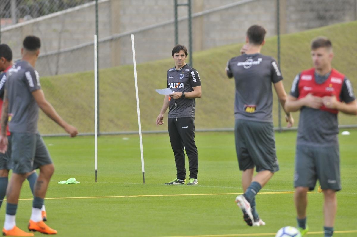 Yimmi Char, David Terans e Denlson participaram do treino em campo pela primeira vez