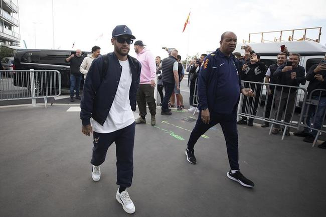 Jogadores que atuam na Europa já se apresentaram ao técnico Tite em Le Havre, na França