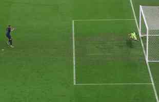 Mbappé faz o primeiro gol da França na final contra a Argentina e reduz vantagem do rival para 2 a 1. O francês cobrou pênalti cometido por Otamendi
