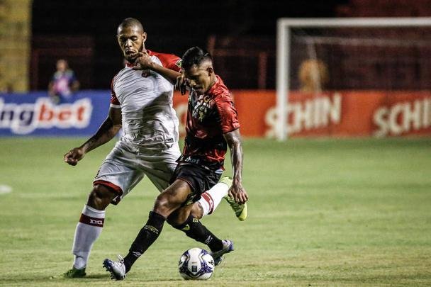 No segundo tempo, o Sport ainda ampliou o placar com Jean Patrick. Porém, com a expulsão do capitão Sander, o Imperatriz tomou a iniciativa do jogo e chegou ao empate com dois gols de Cesinha.