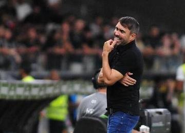 Treinador argentino fez longo desabafo após derrota para o Libertad pela Libertadores e reclamou também de torcedores que vaiaram time no Mineirão