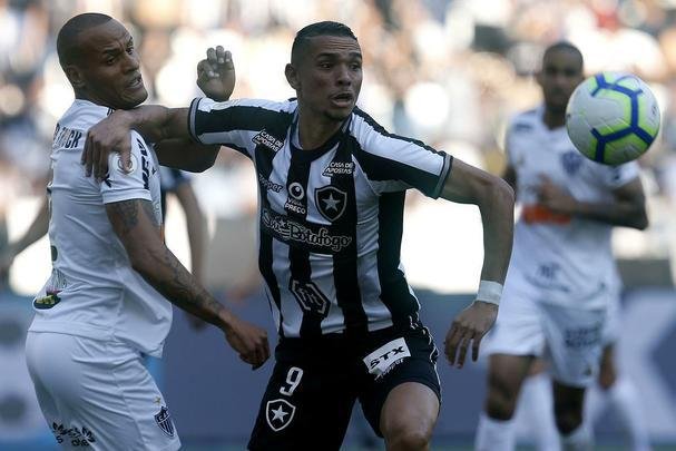 Fotos da vitória do Botafogo sobre o Atlético, por 2 a 1, no Engenhão, pela 18ª rodada do Brasileiro