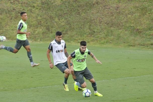 Levir Culpi foi apresentado pela diretoria na Cidade do Galo, enquanto os jogadores treinavam