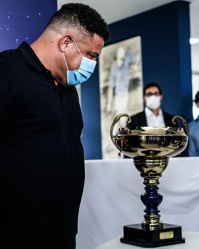 Em sua primeira visita  Toca da Raposa II, Ronaldo concedeu entrevista coletiva e teve contato com jogadores e comisso tcnica do Cruzeiro. Ele tambm se encontrou com scios da categoria Diamante.