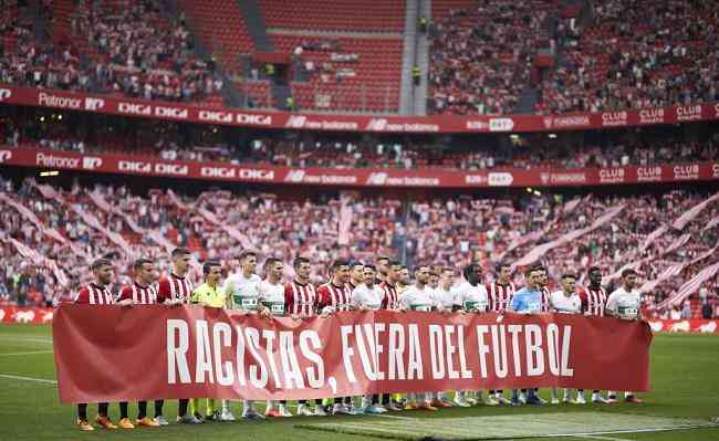No ms passado, aps atos racistas contra Vini Jr, equipes do Campeonato Espanha fizeram campanha contra discriminao