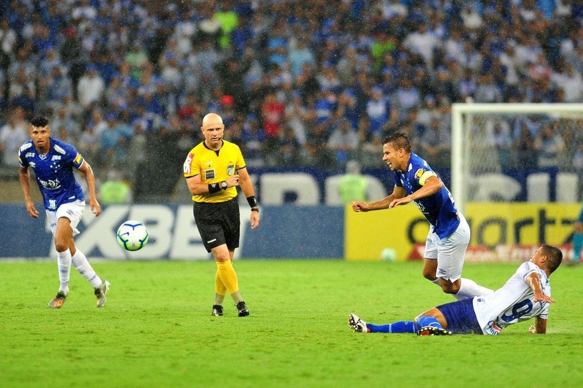Fotos do duelo entre Cruzeiro e CSA, no Mineir�o, pela 35� rodada do Brasileiro