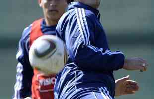 Cceres - O zagueiro foi convocado pela Seleo Paraguaia para a Copa do Mundo de 2010, na frica do Sul, quando defendia o Atltico 