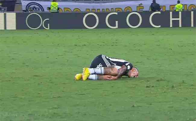 Guilherme Arana was injured in the match against Red Bull Bragantino this Wednesday (7/9)