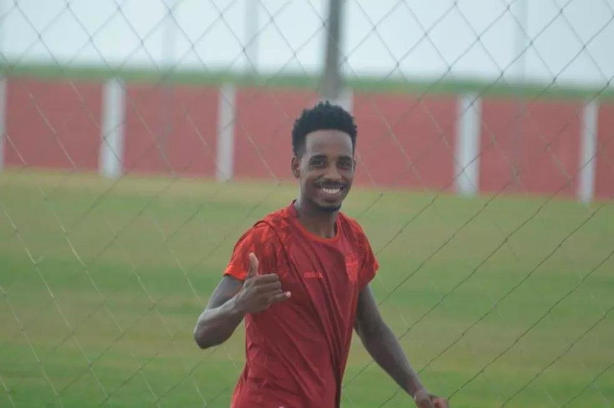 Guilherme Romo (lateral-esquerdo)