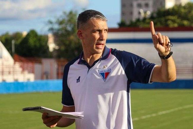 Juan Pablo Vojvoda pensará em um esquema para parar o Galo
