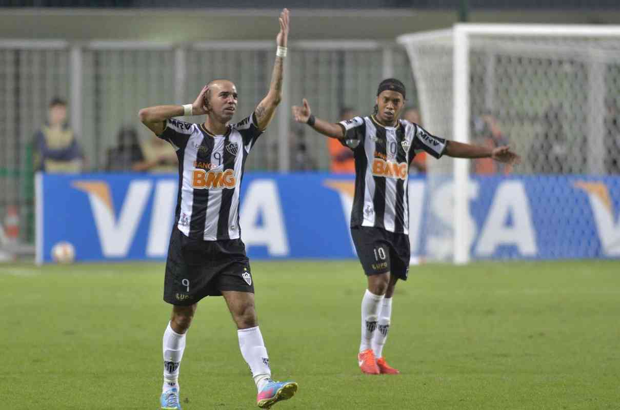 08/05/2013: Atltico eliminava o So Paulo nas oitavas de final da Copa Libertadores, com goleada por 4 a 1 e show de Ronaldinho no Independncia.