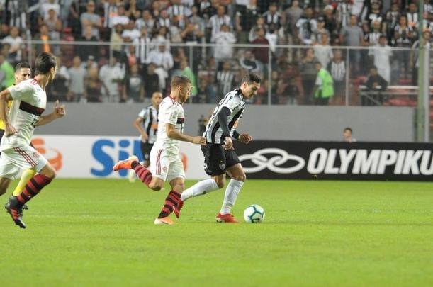 Galo derrotou Flamengo por 2 a 1 e assumiu provisoriamente a segunda posio no Brasileiro