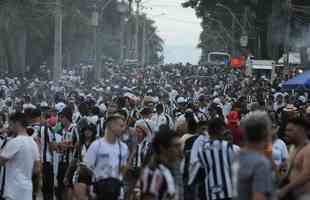 Fotos da torcida do Atltico na chegada ao Mineiro para a partida diante do Juventude pela 34 rodada do Brasileiro