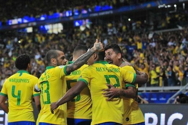Fotos da vitria do Brasil sobre a Argentina, por 2 a 0, no Mineiro, pela semifinal da Copa Amrica; Gabriel Jesus e Firmino marcaram os gols da seleo em BH