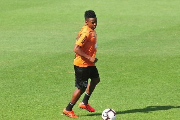 Tcnico Rodrigo Santana comandou treino nesta tera-feira  tarde, na Cidade do Galo, e definiu o time do Atltico para enfrentar o Coln, na Argentina, pela semifinal da Copa Sul-Amercana: Cleiton; Patric, Igor Rabello, Rver e Fbio Santos; Z Welison e Elias; Char, Vincius e Cazares; Franco Di Santo.