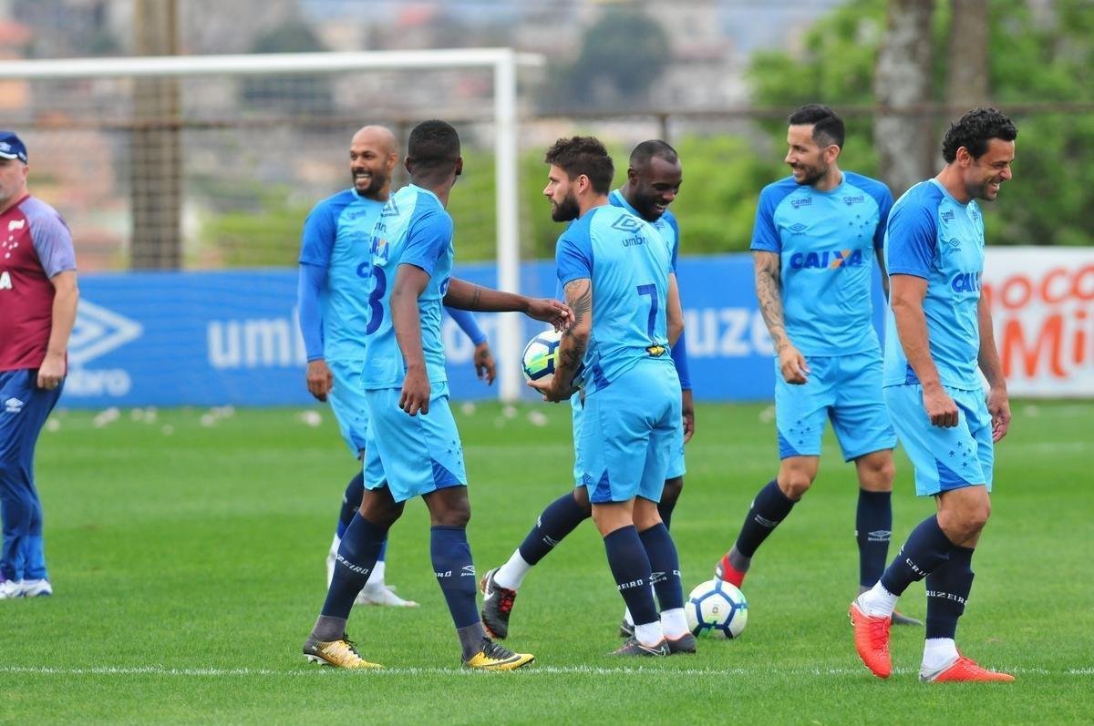 Cruzeiro iniciou preparao para clssico contra o Atltico com reservas em campo na Toca da Raposa II