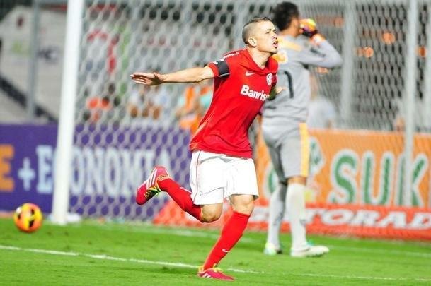 D'Alessandro - Ídolo do Inter, o armador, de 37 anos, disputou 37 jogos e marcou 7 gols nesta temporada. Ele tem contrato até dezembro de 2019.