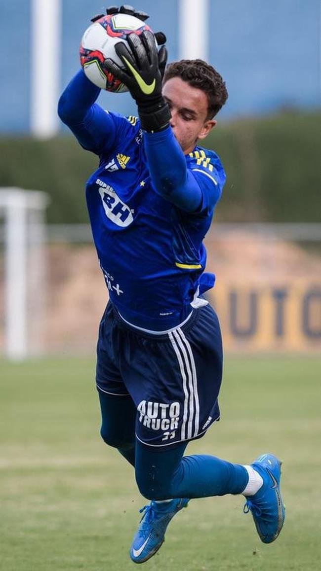 Comisso tcnica de Vanderlei Luxemburgo comandou treino na Toca da Raposa II nesta quarta-feira. Time se prepara para enfrentar o Brusque, s 11h de sbado, no estdio Augusto Bauer, em Santa Catarina, pela 16 rodada da Srie B.