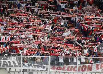 A partida foi suspensa pelo árbitro no intervalo após os torcedores do Rayo Vallecano utilizarem uma linguagem ofensiva