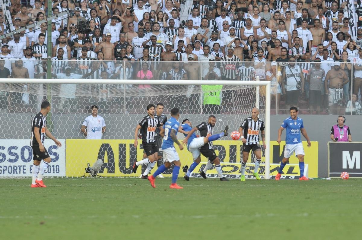 Fotos do primeiro tempo da finalssima do Mineiro, entre Atltico e Cruzeiro, no Independncia