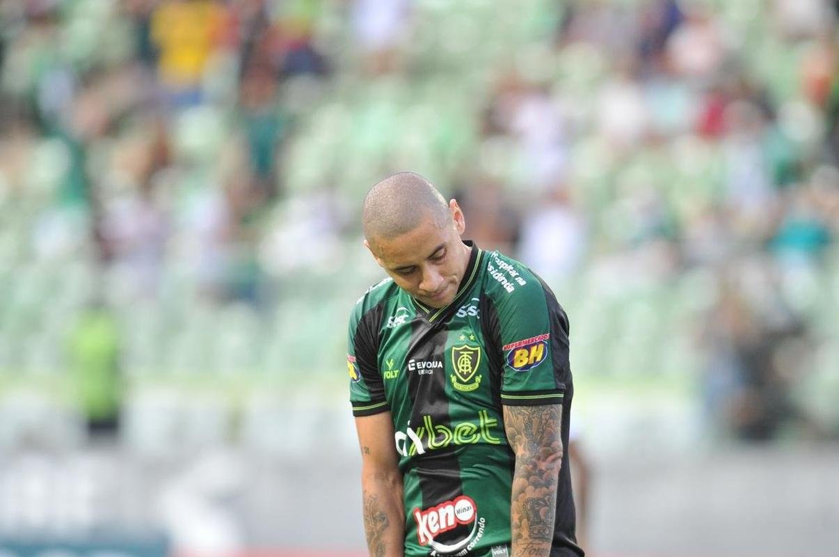 Gols de Arana e Savarino deram a vitria ao Atltico no clssico contra o Amrica pela sexta rodada do Mineiro