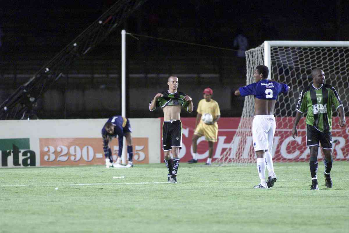 No duelo de volta, tambm no Mineiro, em Belo Horizonte, o Amrica foi goleado pelo Cruzeiro por 4 a 1. Rodrigo marcou o gol de honra do Coelho na ocasio.