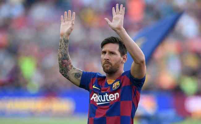 Lionel Messi e Antonela Roccuzzo viajaram para a Espanha e se reencontraram com antigo companheiros de equipe do Barcelona