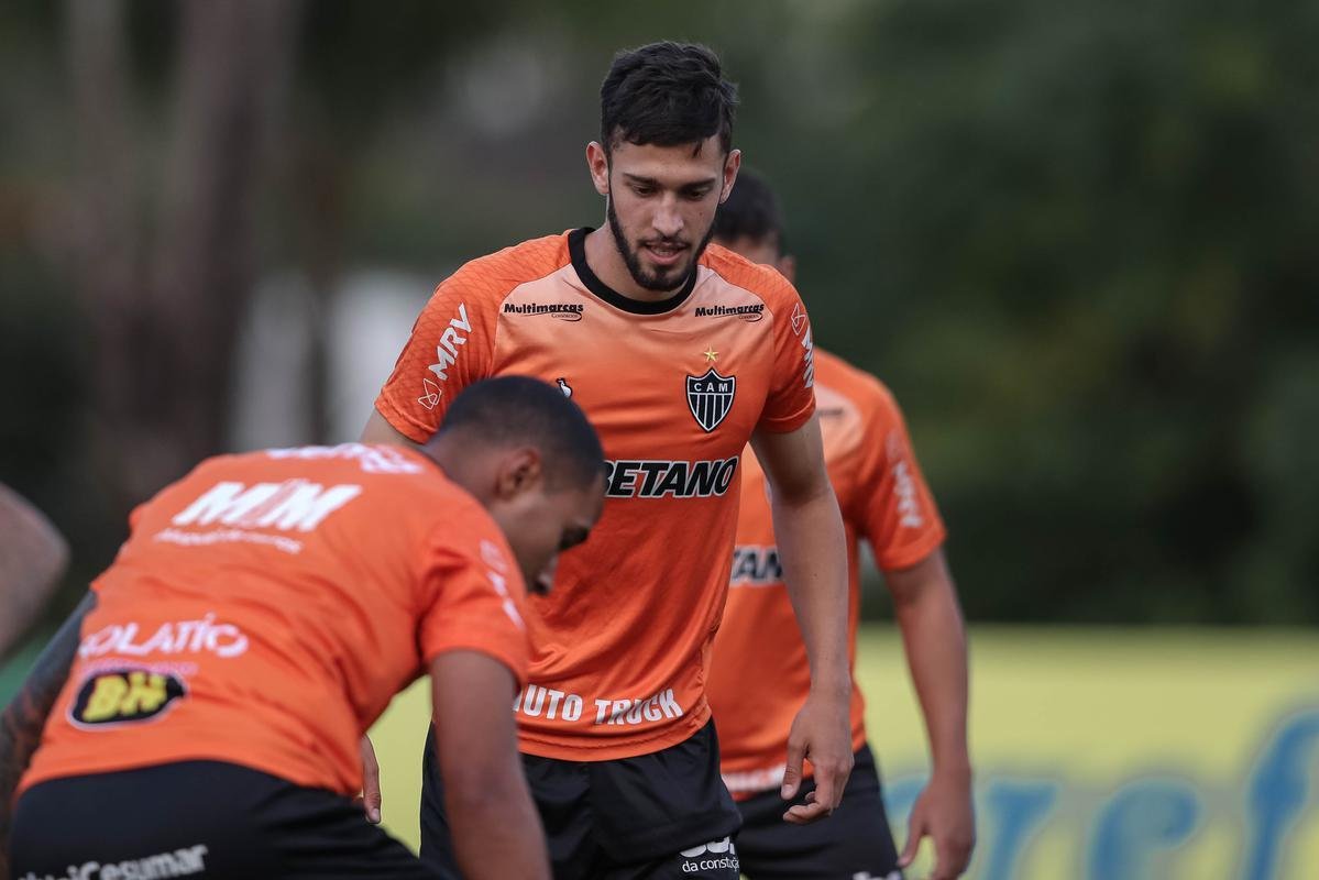 Cuca orientou atividade no CT do Palmeiras, na Barra Funda, em So Paulo 