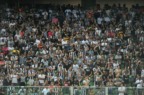 Fotos da torcida do Atltico, no Independncia, durante partida de ida da semifinal do Mineiro, contra o Amrica