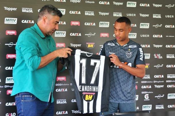 Fotos da apresentao e primeiro treino de Leandrinho no Atltico