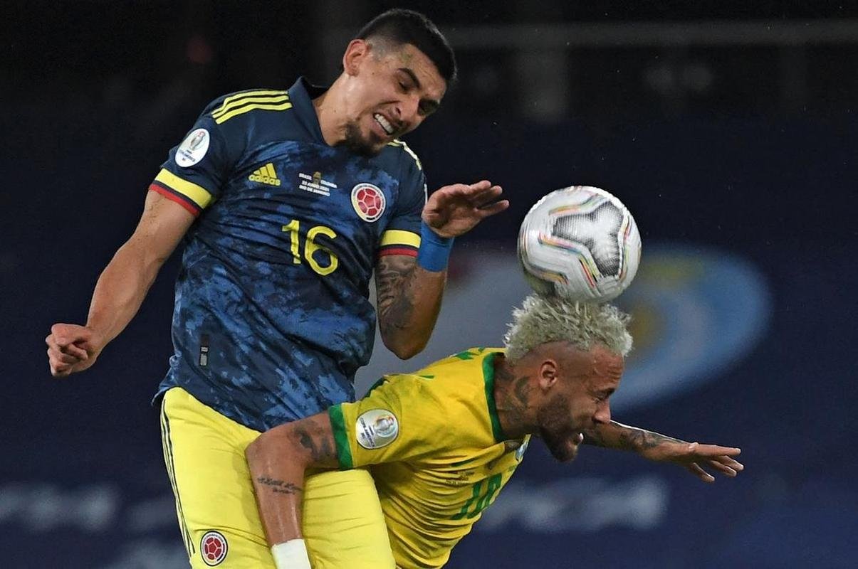 Brasil e Colmbia se enfrentaram no Estdio Nilton Santos, pelo Grupo B da Copa Amrica