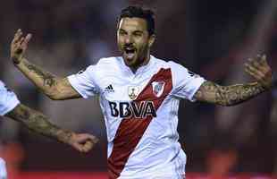 O atacante Ignacio Scocco  um dos destaques do River Plate