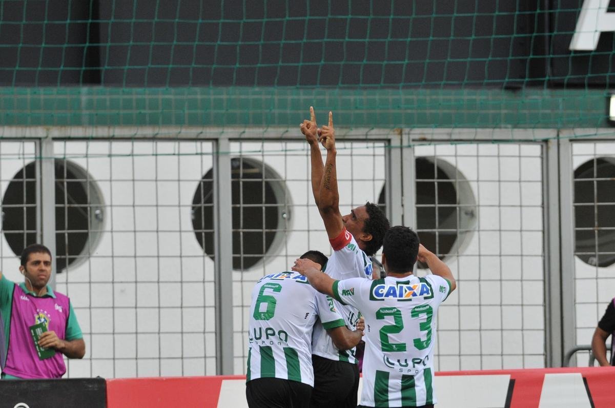 Zagueiro americano Rafael Lima marcou o gol do ttulo sobre o CRB e emocionou o Independncia