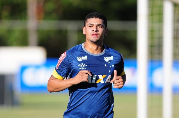 5- Perda de seis pontos na Fifa (maio): em meio  paralisao do futebol por causa do coronavrus, o Cruzeiro sofreu um duro golpe no mbito esportivo por causa de ms gestes passadas. A Fifa condenou o clube a iniciar a Srie B do Campeonato Brasileiro com 6 pontos negativos em virtude de dvida de 850 mil euros (cerca de R$ 5,4 milhes) com o Al-Wahda, dos Emirados rabes Unidos, pela contratao por emprstimo do volante Denlson, em julho de 2016. A oficializao da sentena ocorreu em 19 de maio.