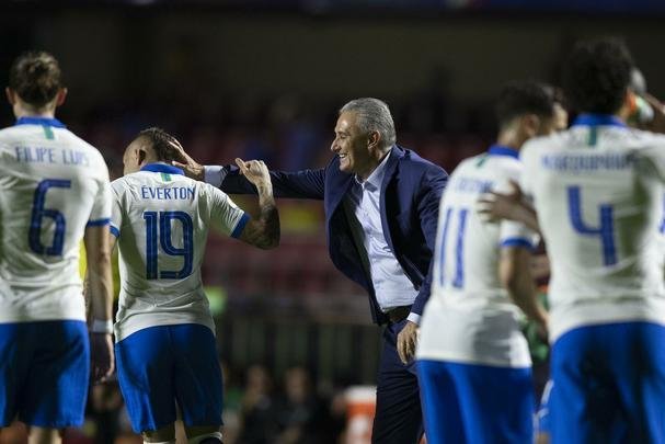 Seleção venceu com dois gols de Coutinho e um de Everton Cebolinha