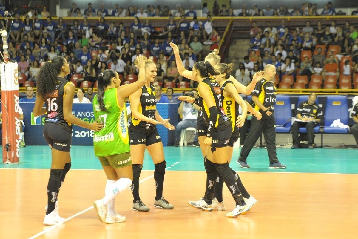 Minas x Praia: veja fotos da primeira partida da final