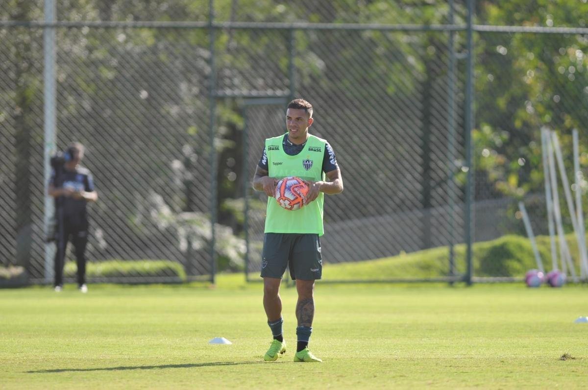 Veja fotos do treino do Atltico