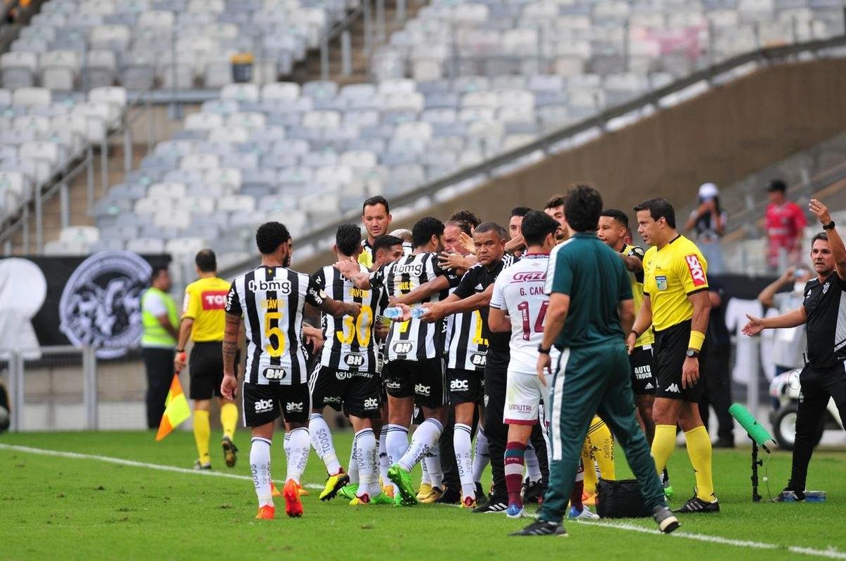 Fotos do gol de Hulk, do Atltico, sobre o Fluminense, no Mineiro, pela 29 rodada do Campeonato Brasileiro